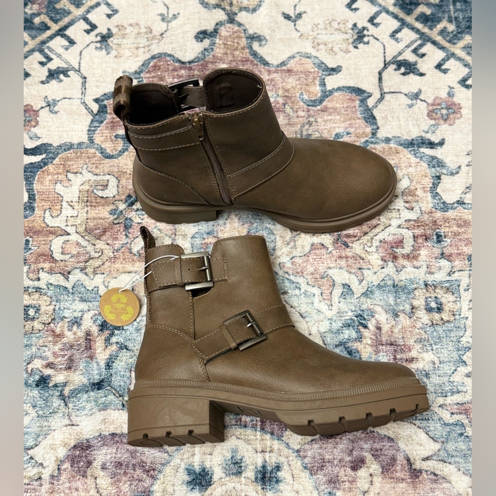 Rocket‎ Dog Boots Ilo Brown Buckle
Ankle Booties Woman’s Size 7.5 with Side Zip